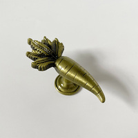 Poignées de tiroir et boutons de luxe créatifs en alliage de zinc en forme de carotte pour armoires et meubles de villa et d'hôtel