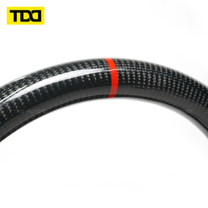 Volant en fibre de carbone véritable TDD avec surpiqûres rouges et marqueur central compatible avec Porsche 911 997 991 Cayenne Panamera Boxster - Product Image 4
