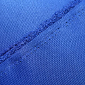 Eccellente Tessuto in Viscosa e Poliestere con Proprietà Antipiega Durevoli per Abiti da Uomo, Blazer e Abbigliamento Formale - Product Image 2