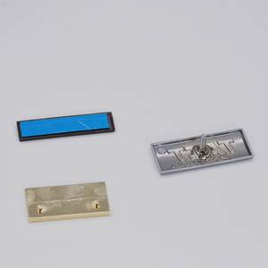Étiquettes autocollantes en relief en alliage de zinc avec logos gravés pour bouteilles de parfum en métal 3D Eco-friendly Metal Tag HYDE - Product Image 6