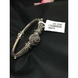 Bracelet fin élégant en argent oxydé avec zircon pour femmes Style classique 30Gm poids RG ornements avec sculpture florale - Product Image 1