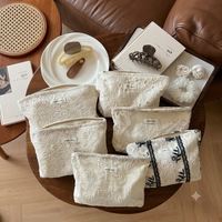 Pochette de rangement simple pour maquillage et soins de la peau en gaze brodée de dentelle française avec fermeture éclair pour femme