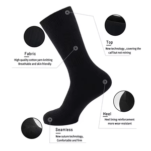 Chaussettes d'entraînement de basketball et de football personnalisées avec logo pour hommes, chaussettes de sport fines en tricot, blanches et noires, hauteur mi-mollet avec logo sur le bas - Product Image 2
