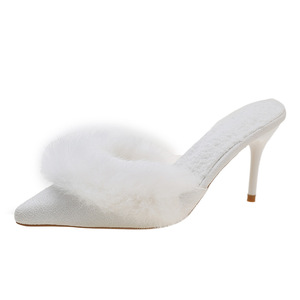 Pantoufles en daim doux haut de gamme, adaptées à une utilisation intérieure et extérieure, confort hivernal, pantoufles en fourrure pour femmes avec fonction antidérapante - Product Image 6