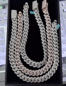 Chaîne cubaine en diamant moissanite de qualité supérieure, bijoux raffinés pour mariage, fête et cadeaux d'anniversaire, disponible au prix export. - Product Image 2