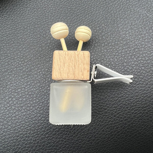 Botol Penyegar Udara Mobil 6ml Bentuk Kotak Kaca Buram dengan Tutup Kayu Berukir Laser dan Stik Diffuser Macaron - Product Image 3