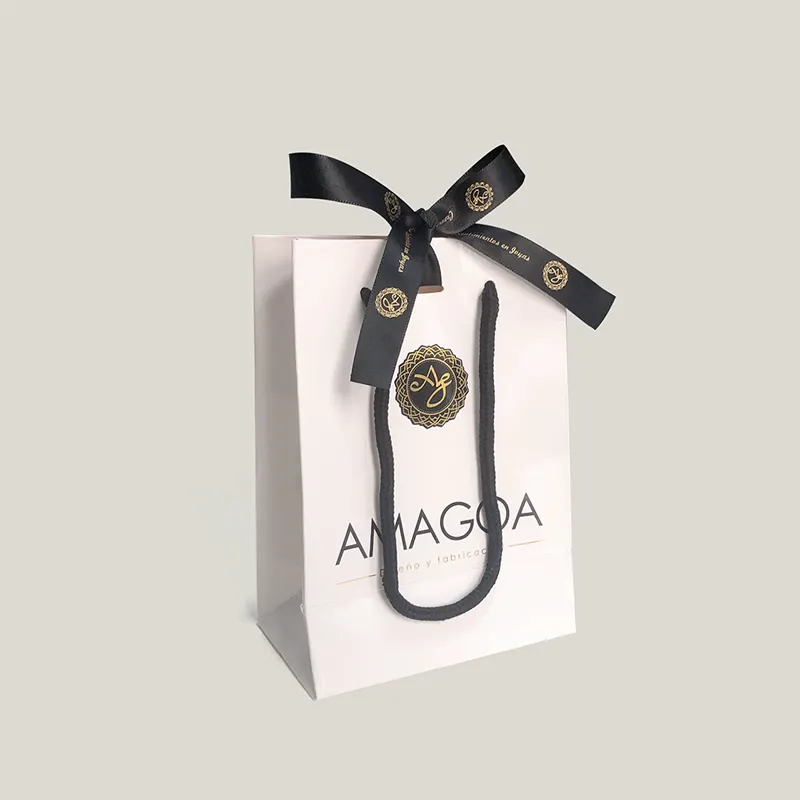 Penjualan Laris 2022 Tas Hadiah Kustom untuk Laci Kotak Perhiasan Tas Kertas Putih Mewah dengan Pita untuk Kotak Kemasan Perhiasan