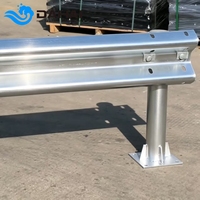 Barrera de Seguridad Vial Galvanizada por Inmersión en Caliente, Tipo W, Fabricada en China, para Carreteras y Autopistas