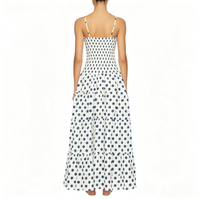 Robe longue blanche à pois avec bretelles spaghetti, col cœur, taille ajustée et jupe fluide, idéale pour les vacances d'été et les occasions décontractées