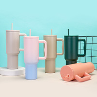 Échantillon gratuit 40oz en acier inoxydable isolé tasse de voyage poignée paille couvercles double paroi Trek gobelet pour l'utilisation de l'eau anti-déversement