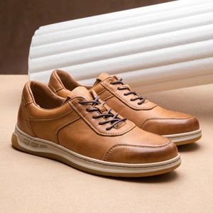 รองเท้าหนังผู้ชายทำมือ สไตล์ลำลองแบบธุรกิจ สไตล์อังกฤษ ระบายอากาศได้ดี หนังวัวแท้ เหมาะสำหรับเดินเล่นกลางแจ้ง เพิ่มความสูง สำหรับฤดูใบไม้ร่วง - Product Image 4