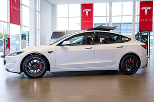 รถยนต์ไฟฟ้า <span class=keywords><strong>Tesla</strong></span> Model <span class=keywords><strong>3</strong></span> ปี 2024 มือสอง พวงมาลัยซ้าย ขับเคลื่อนล้อหลัง/ขับเคลื่อนสี่ล้อ ระยะทางวิ่ง 301-400 กม. สภาพสีเดิม รถใช้แล้ว - Product Image 5