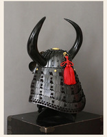 Casque Kabuto de samouraï japonais fait main avec grand ornement en corne de taureau, masque Menpo, motif peint, accessoire d'armure en fer portable pour