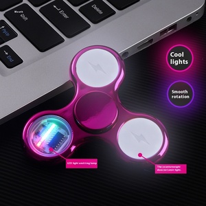 Tùy Chỉnh Ba Lá Ngón Tay Spinner Đầy Màu Sắc Màu Đen Công Nghệ Tay Spinnable Top Sáng Nhựa Fidget Spinner - Product Image 4