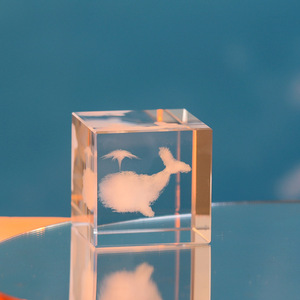 Honneur de cristal Meilleures ventes Cube de cristaux de guérison clairs Cube de cristal de <span class=keywords><strong>nuage</strong></span> de <span class=keywords><strong>coeur</strong></span> gravé au laser 3D - Product Image 3