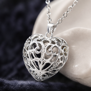 Collana con ciondolo a cuore con motivo traforato vintage, regalo per donna per l'uso quotidiano o per feste - Product Image 5