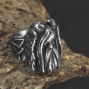 Yunnique Anillo de acero de titanio para hombre, diseño de alas de cabeza vikinga, estilo punk, joyería de Hip Hop, regalo - Product Image 1