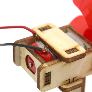 ชุดพัดลมวิทยาศาสตร์ DIY ทำจากไม้สำหรับเด็กอายุ 7-9 ปี ของเล่นเสริมพัฒนาการพร้อมมอเตอร์ใช้แบตเตอรี่และใบพัดสีแดง - Product Image 2
