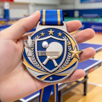 Médaille personnalisée de tennis de table en émail bleu argenté, motif bouclier et raquette, avec étoile en relief 3D, pour le championnat