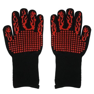 Gants de barbecue en silicone, motif flamme noir et rouge, résistants à la chaleur, pour grillades et fours - Product Image 1