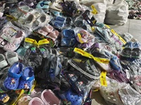 Chaussons en EVA légèrement défectueux, vente en gros à prix réduit, fabrication de qualité supérieure, pour la maison et l'extérieur, vente de liquidation