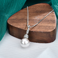 Collier pendentif minimaliste en argent de luxe avec perle de coquillage blanche - Cadeau tendance pour femmes