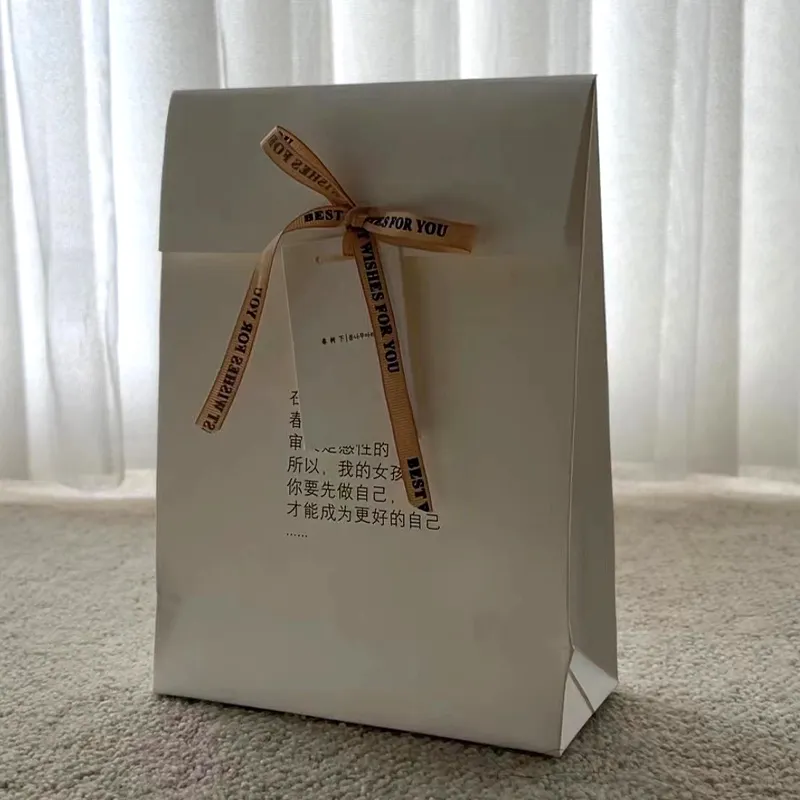 선물 보석 포장 결혼식을 위해 바닥과 리본 나비 매듭과 사용자 정의 흰색 간단한 종이 가방