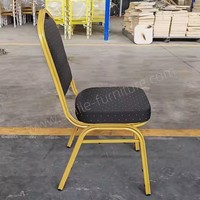 Chaise de banquet moderne en cuir avec cadre doré, empilable, assise en tissu, idéale pour mariages, événements et hôtels – Offre Spéciale