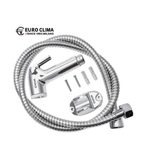 Ensemble de douche moderne EURO CLIMA pour salle de bain à domicile avec un look chromé élégant