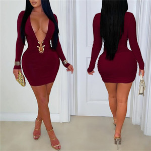 Abito Corto Aderente con Scollo a V Profondo e Dettaglio Fibbia Metallica, Maniche Lunghe, Sexy, per Donna, <span class=keywords><strong>Nero</strong></span>, per Serate in Discoteca e Compleanni - Product Image 2