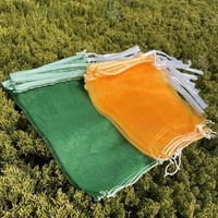Sacs en maille non toxiques et de différentes couleurs pour l'emballage de bois de chauffage de fruits et légumes