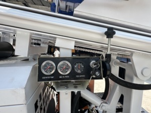 Портативная пневматическая буровая установка HDT-200 для бурения скважин на воду, устанавливаемая на грузовик, с роторным бурением, глубина бурения до 260 м - Product Image 4