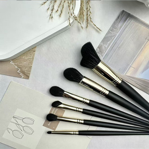 Set de 18 Brochas de Maquillaje Profesionales, Pelo Sintético, Mango de Madera, para Rostro, Rubor, Polvo, Base, Sombra de Ojos - Product Image 3
