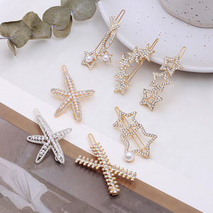 เหมาะสำหรับสวมใส่ในชีวิตประจำวันและงานปาร์ตี้ กิ๊บติดผมโลหะสีทองประดับมุกเล็กและคริสตัลหลากหลายสไตล์ - Product Image 1