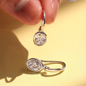 Orecchini Pendenti E3451 in Oro Bianco con Diamanti Taglio Brillante Rotondo, Montatura a Castone, Gioielli Classici da Donna - Product Image 3