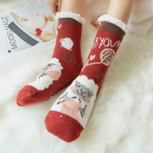 Vente en gros de chaussettes thermiques <span class=keywords><strong>d</strong></span>'intérieur <span class=keywords><strong>d</strong></span>'hiver pour femmes pantoufles de Noël épaisses et antidérapantes chaussettes Sherpa - Product Image 3