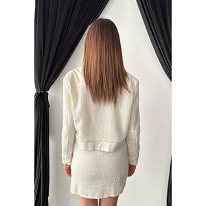 Conjunto de Chaqueta y Pantalones de Tres Piezas con Ribete de Cuero Color Blanco Roto para Mujer, Venta al por Mayor - Product Image 1