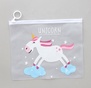 <span class=keywords><strong>PVC</strong></span> <span class=keywords><strong>translucide</strong></span> En Plastique Transparent Dessins Animé Sacs Design Sacs À Fermeture À Glissière Logo Dépoli Poly Sacs Pour Vêtements Chemise D'emballage de Maillot de Bain - Product Image 3