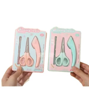 Juego de 3 herramientas de belleza: lima de uñas, limpiador de oídos, cepillo para cejas, herramienta de maquillaje portátil para uso general - Product Image 4
