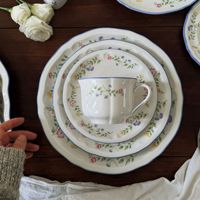 Ensemble de vaisselle en céramique ronde à fleurs enroulées de style rétro français, luxe léger, assiette à dessert, assiette à dîner, soucoupe à café