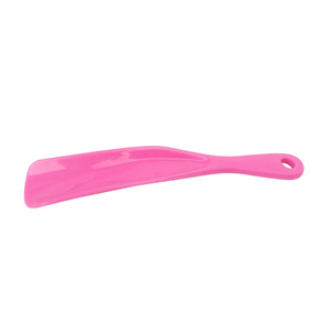 Calzador de Plástico Compacto y Portátil para Mujer, Ayuda para Calzarse Zapatos, Uso Doméstico, Diseño de Mango Corto - Product Image 2