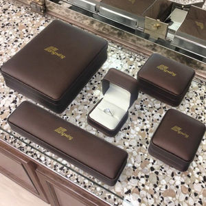 ネックレスやイヤリングの保管に最適な、高級PUレザーとコットンを使用したジュエリー包装箱（カートン入り）が好評発売中です。 - Product Image 4