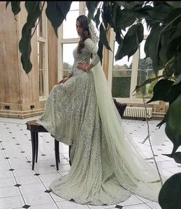 Elegante Vestido de Novia Largo Hasta el Suelo con Bordado Zardozi Intenso y Cola Larga - Product Image 3