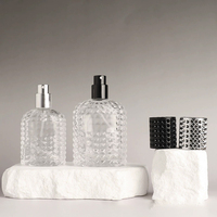 Botella de Perfume Vacía de Alta Calidad, 30ml 50ml, con Tapa de Rosca, Pulverizador de Aluminio, Diseño de Punta, Color Personalizado para Botella y Tapa