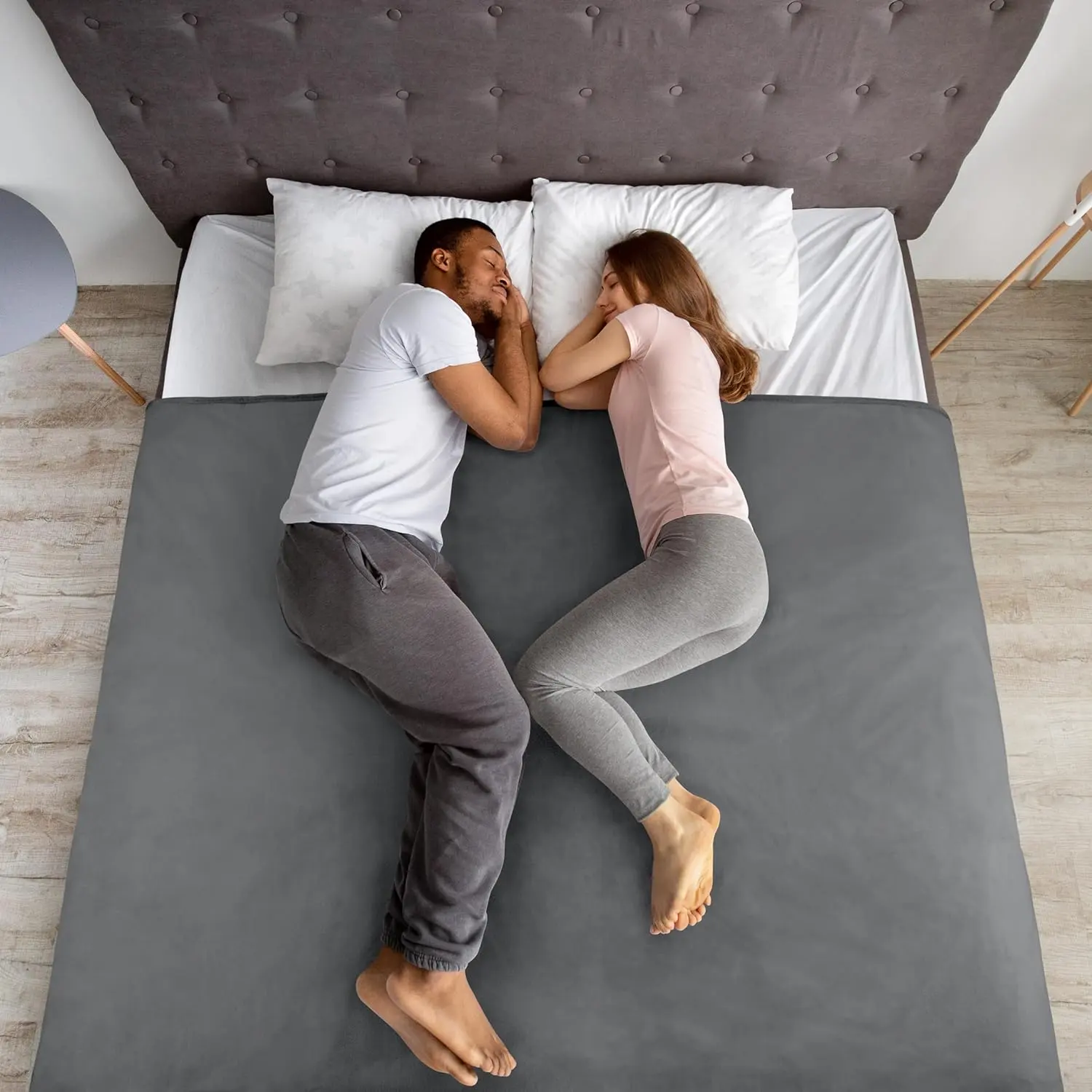 Vente en gros de protège-matelas en peluche en flanelle polaire absorbante couverture imperméable anti-éclaboussures pour chambre à coucher débridée