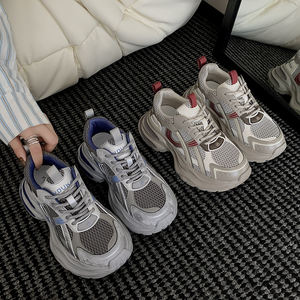 أحذية رياضية نسائية جديدة لعام 2025 ذات نعل سميك شعبية أحذية كاجوال بنعل سميك الجزء العلوي من البولي يوريثين والنعل الخارجي من المطاط - Product Image 3