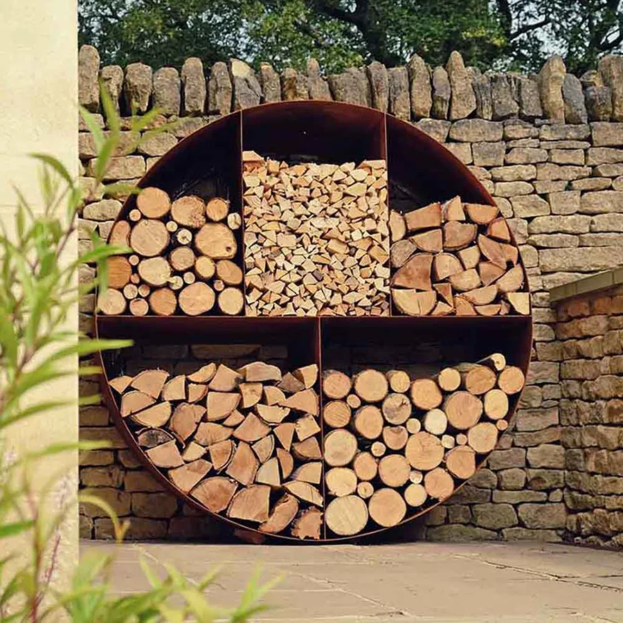 Negozio di tronchi del supporto dello scaffale della legna da ardere di legno di stoccaggio del camino del riscaldamento dell'interno del metallo nero
