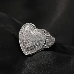 Anello di lusso da donna anello Hip Hop placcato oro CZ argento 18k placcato oro glassato anelli cuore per donna