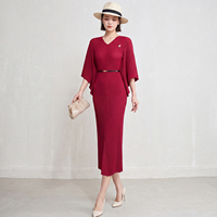 Prix de gros direct usine Robe plissée Miyake pour femme, décontractée, unie, pour le bureau, col en V, manches chauve-souris, avec ceinture, longueur midi