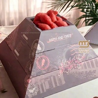 Boîte alimentaire pyramide personnalisée pour traiteur, à emporter, en kraft, pour gâteaux, desserts, plateaux de dégustation, emballage en papier pour snacks